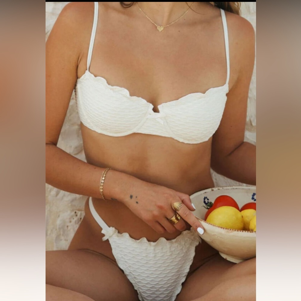Dippin Daisys bikini set NWT